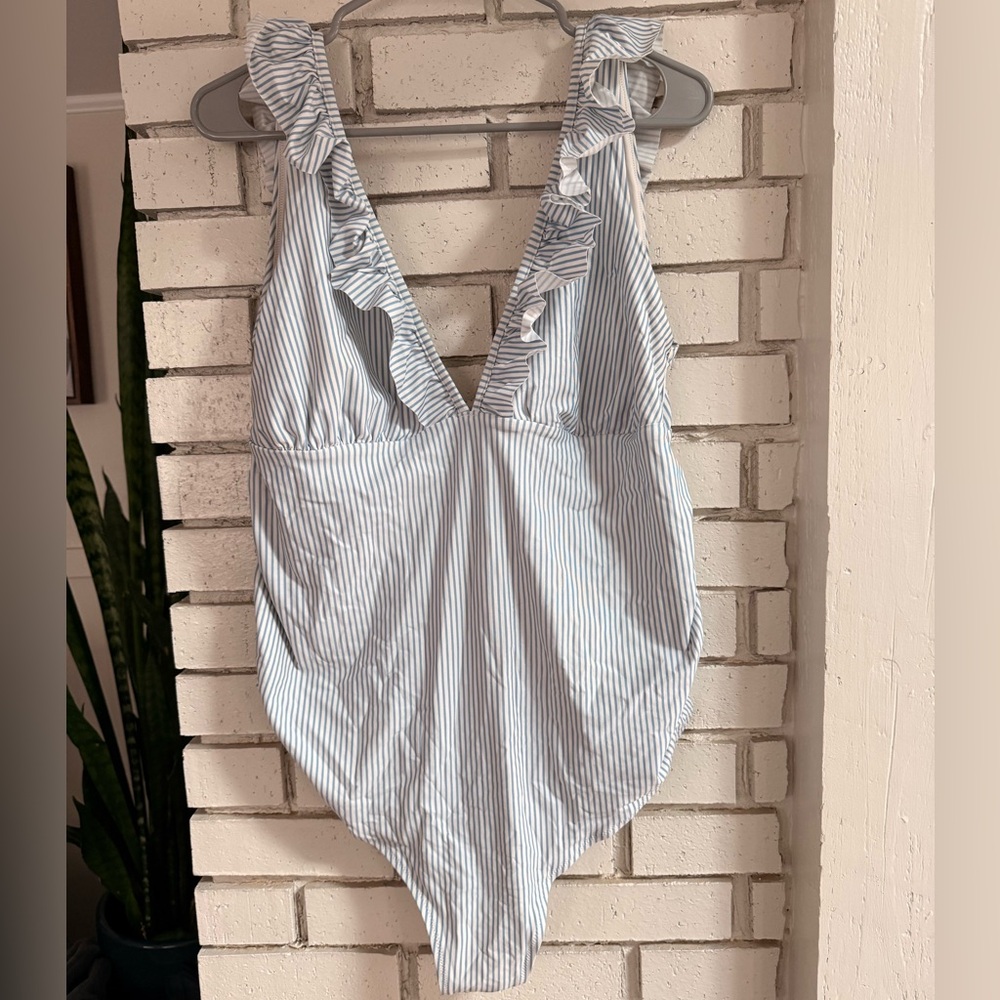 H&M Maternity One Piece Ruffled Bathing Suit in XL